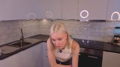SinaWist live cam on Cam4