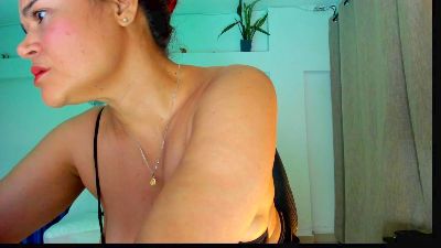 SinthiaCollins live cam on Cam4