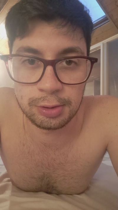 le modèle SirMaracuja est en webcam porno dans un show sur le site cam4, il possède les tags suivants: 