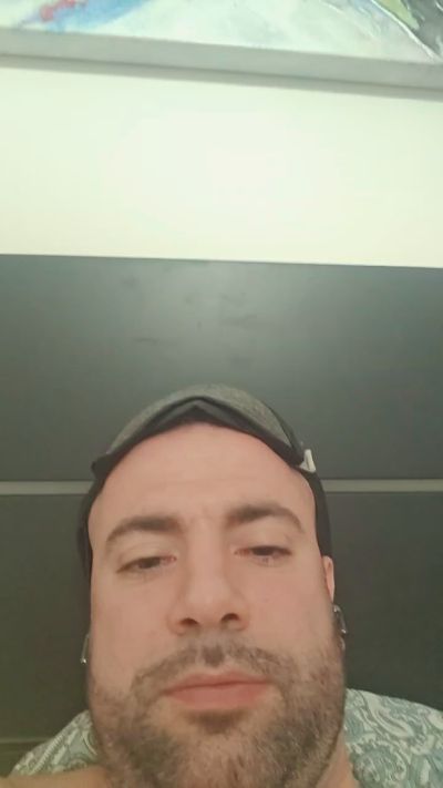 SirYerdi live cam on Cam4