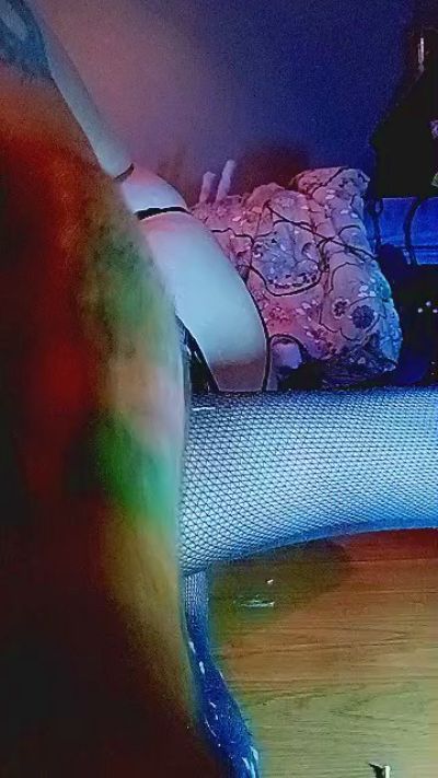 Sissyoner1 live cam on Cam4