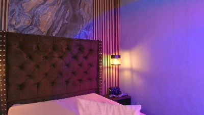 Skarleth_queen1 live cam on Cam4