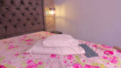 Skarleth_queen1 live cam on Cam4