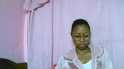 Skingyrle live cam on Cam4