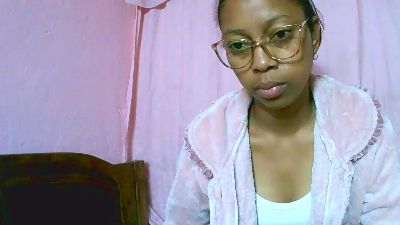 Skingyrle live cam on Cam4