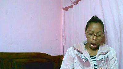Skingyrle live cam on Cam4