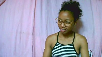 Skingyrle live cam on Cam4