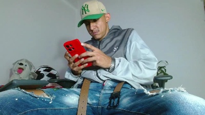 Skinny23cm live cam on Cam4