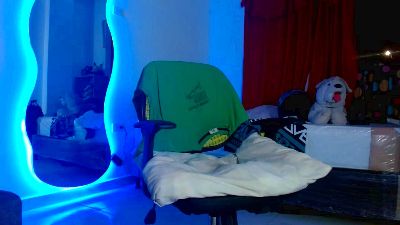 Skinny23cm live cam on Cam4