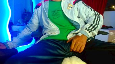 Skinny23cm live cam on Cam4