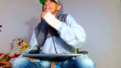 Skinny23cm live cam on Cam4
