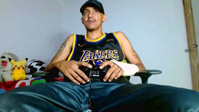 Skinny23cm live cam on Cam4