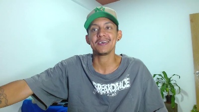 Skinny23cm live cam on Cam4