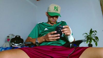 Skinny23cm live cam on Cam4