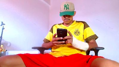 Skinny23cm live cam on Cam4