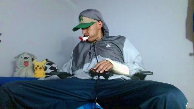 Skinny23cm live cam on Cam4