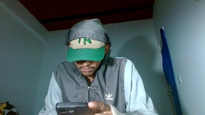 Skinny23cm live cam on Cam4