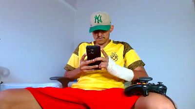Skinny23cm live cam on Cam4