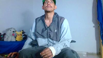 Skinny23cm live cam on Cam4