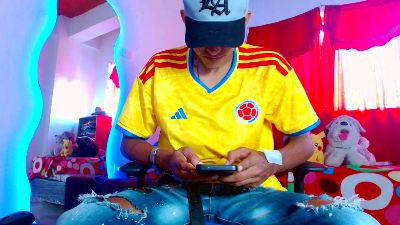 Skinny23cm live cam on Cam4