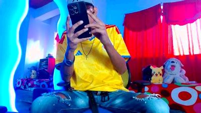 Skinny23cm live cam on Cam4