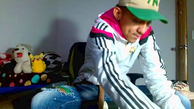 Skinny23cm live cam on Cam4