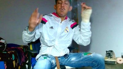 Skinny23cm live cam on Cam4