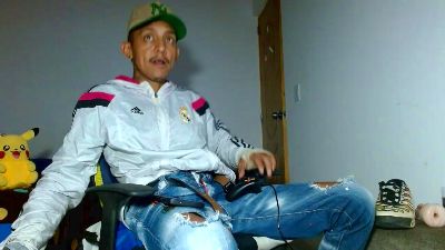 Skinny23cm live cam on Cam4