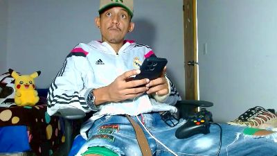 Skinny23cm live cam on Cam4
