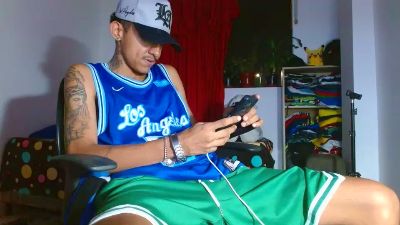 Skinny23cm live cam on Cam4