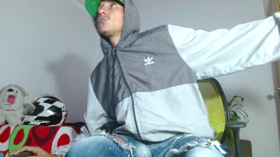 Skinny23cm live cam on Cam4