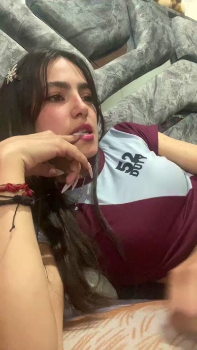 Skinny_sweet24 live cam on Cam4