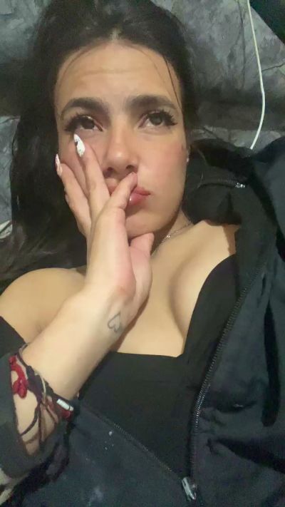 Skinny_sweet24 live cam on Cam4