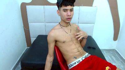 SkinnycuteAlyer live cam on Cam4