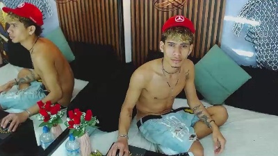 SkinnycuteAlyer live cam on Cam4