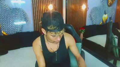 SkinnycuteAlyer live cam on Cam4