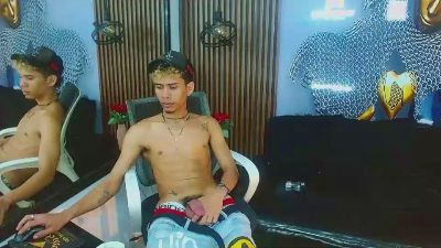 SkinnycuteAlyer live cam on Cam4