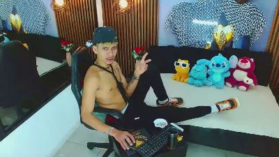 SkinnycuteAlyer live cam on Cam4
