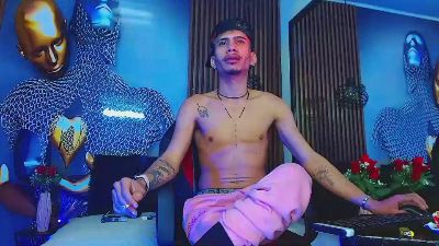 SkinnycuteAlyer live cam on Cam4