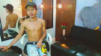 SkinnycuteAlyer live cam on Cam4