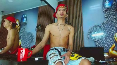 SkinnycuteAlyer live cam on Cam4