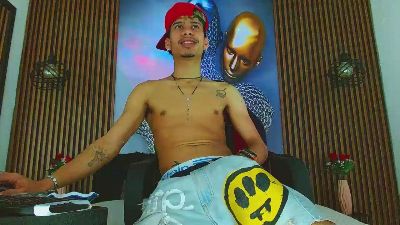 SkinnycuteAlyer live cam on Cam4