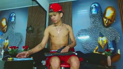 SkinnycuteAlyer live cam on Cam4