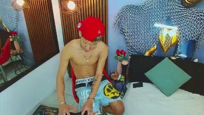 SkinnycuteAlyer live cam on Cam4