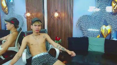 SkinnycuteAlyer live cam on Cam4