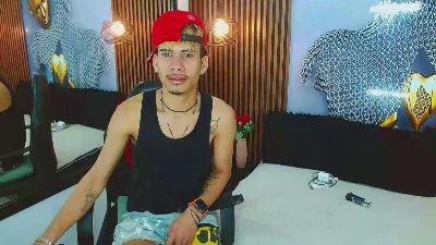 SkinnycuteAlyer live cam on Cam4