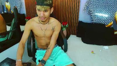 SkinnycuteAlyer live cam on Cam4