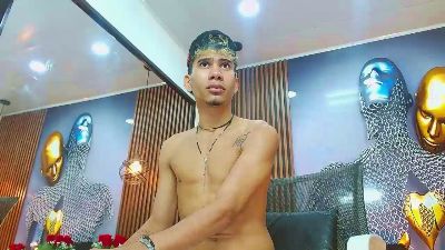 SkinnycuteAlyer live cam on Cam4