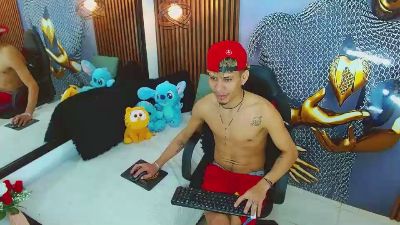 SkinnycuteAlyer live cam on Cam4