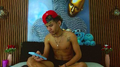 SkinnycuteAlyer live cam on Cam4